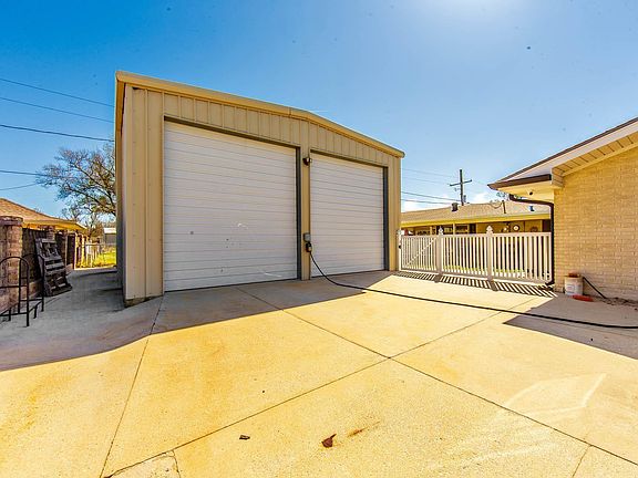 3rd image of 300 Estate Dr