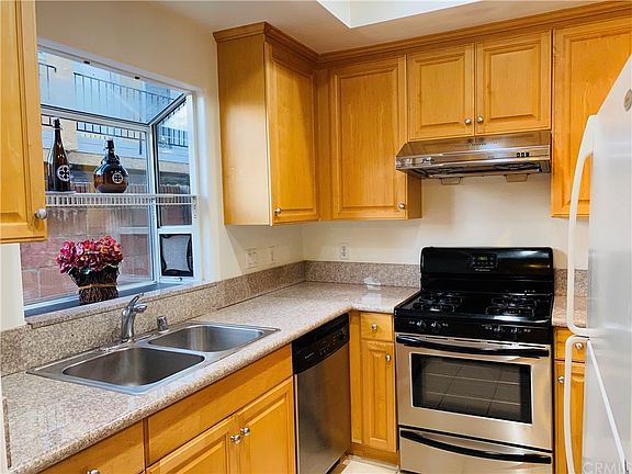 3rd image of 2439 Oswego St Unit 3