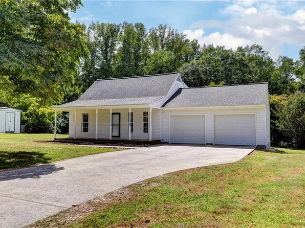 7020 Fox Mill Run Dr, Gloucester, VA 23061