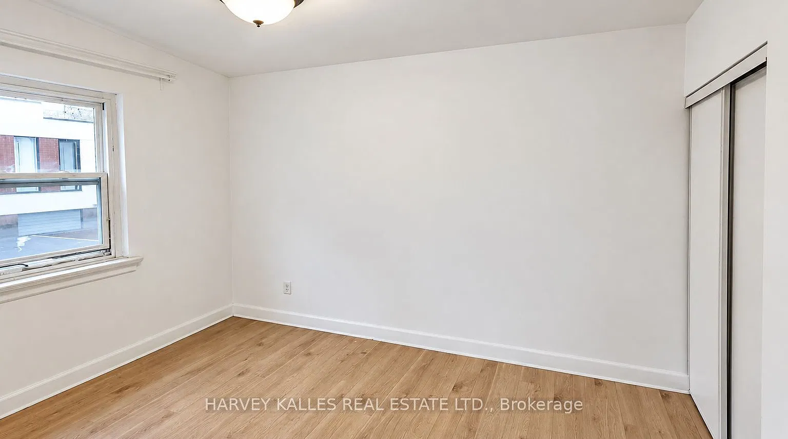 2905 Saint Clair Ave E — Photo 3