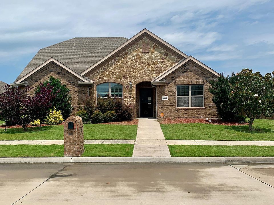 1st image of 1112 Colonial Dr