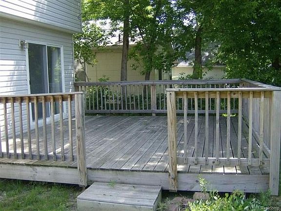 4th image of 38 E Brickley Ave