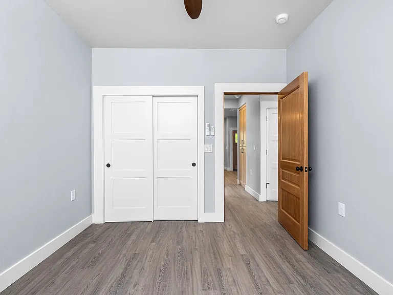 725 Orient St — Photo 13