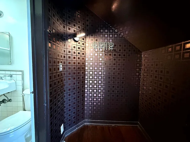 7660 Hollywood Boulevard — Photo 14