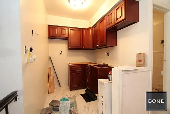 Rented by Bond New York | media 25