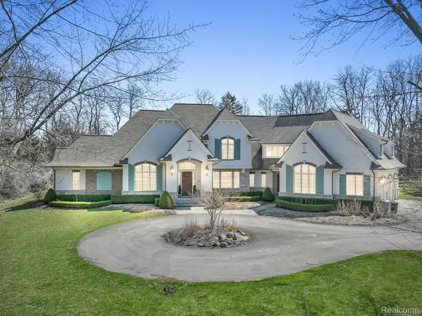 6785 Colby Ln, Bloomfield Hills, MI 48301
