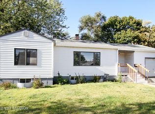 1402 Sunnyside Dr, Johnsburg, IL 60051