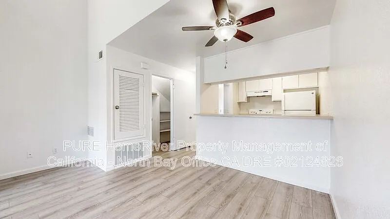 2 bed, 1.0 bath, 930 sqft, $2,300 — Photo 2
