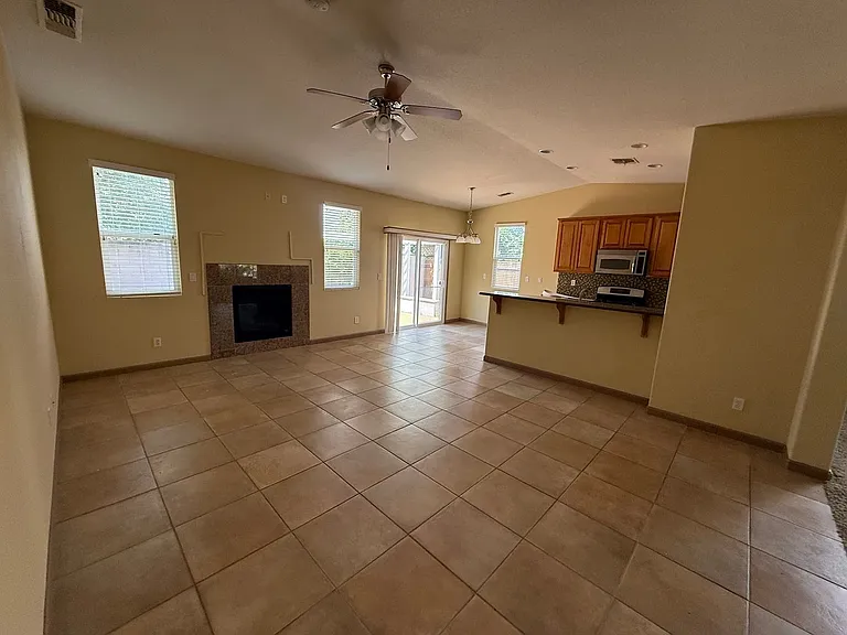 1764 Golden Way — Photo 7