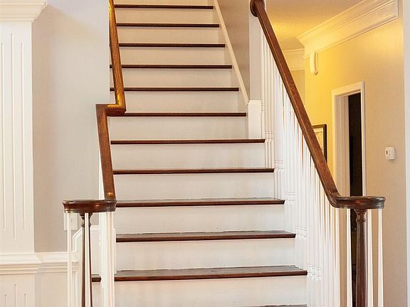 5th image of 1208 Plantation Cir