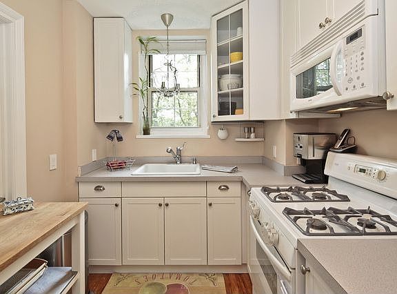 2nd image of 1346 Midland Ave APT 3H