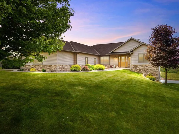 5565 Fieldcrest DRIVE, Hartford, WI 53027