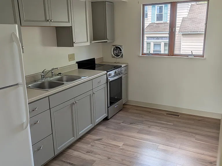 490 Ormond Ave #1-2W — Photo 3
