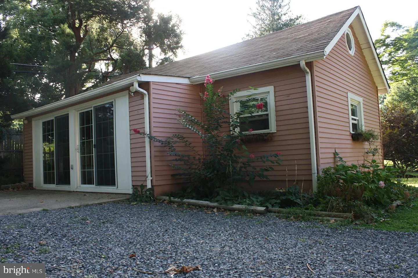 809 River Rd photo 1