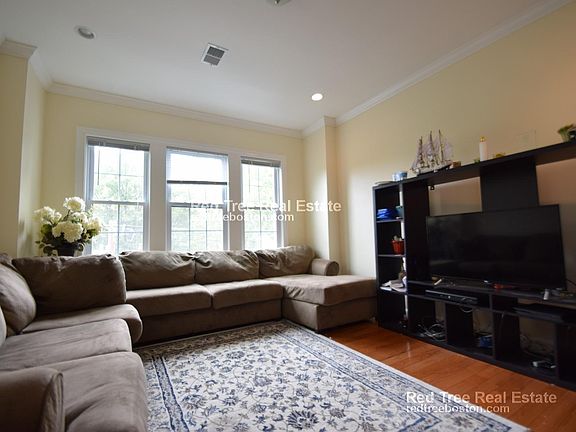 3rd image of 222 Winchester St #222