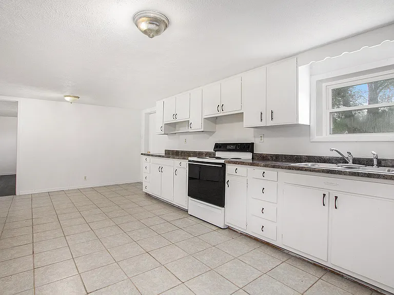 2 bed, 1.0 bath, $800 — Photo 11