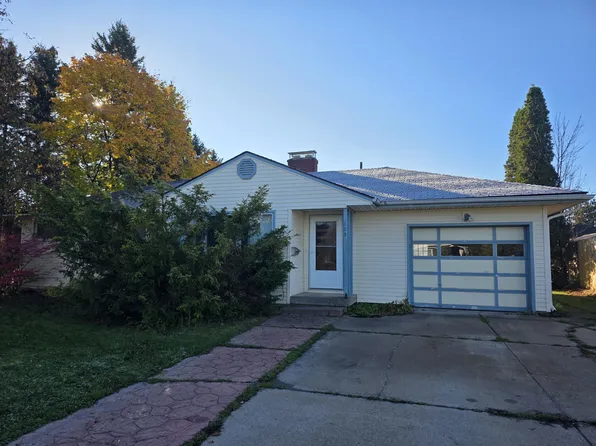 123 W 12th Ave, Sault Sainte Marie, MI 49783