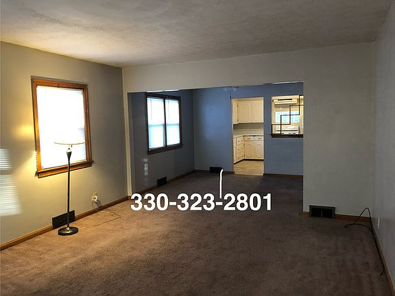 Entry to living/dining combo