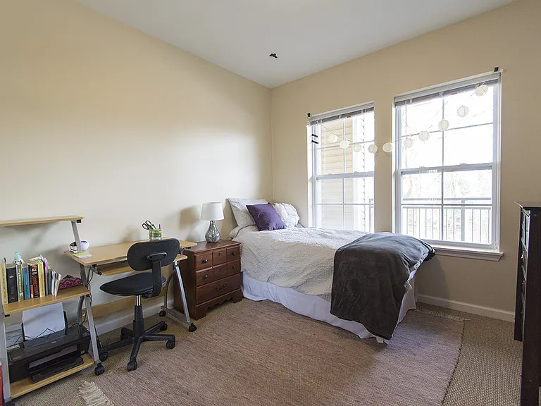 East Bay II Apartments — Photo 33