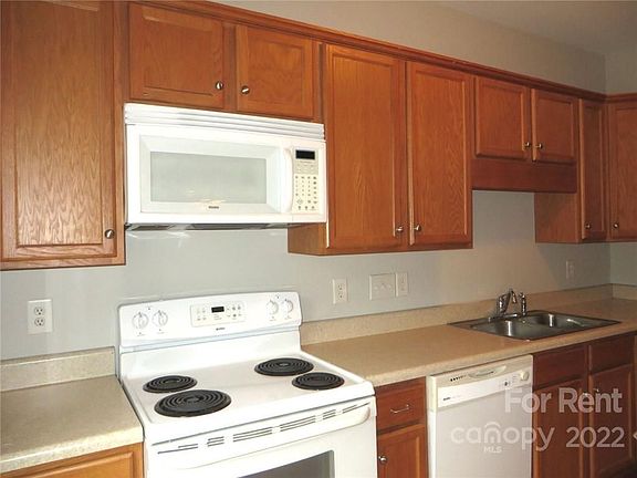 3rd image of 221 Township Dr