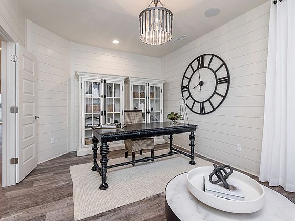 Large Flex Space off Foyer