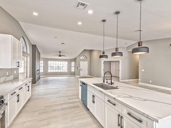 3rd image of 1013 Gladiola Way