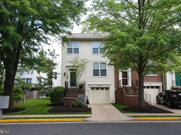 14618 Stream Pond Dr, Centreville, VA 20120