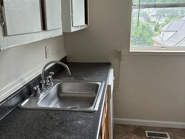 759 Willey St. Apt b, 759 Willey St, Morgantown, WV 26505