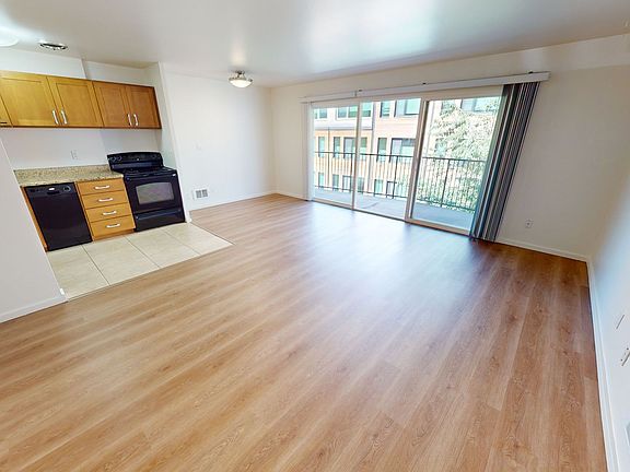 3rd image of 1909 Franklin Ave E #17465991
