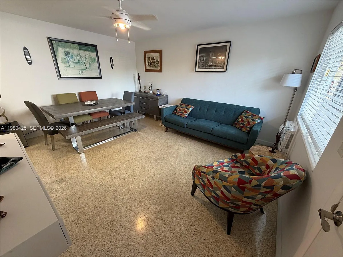 Building Photo - 3055 SW 1st Ave #201