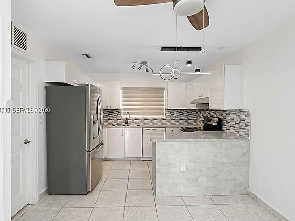 5th image of 242 E 3rd St APT 205