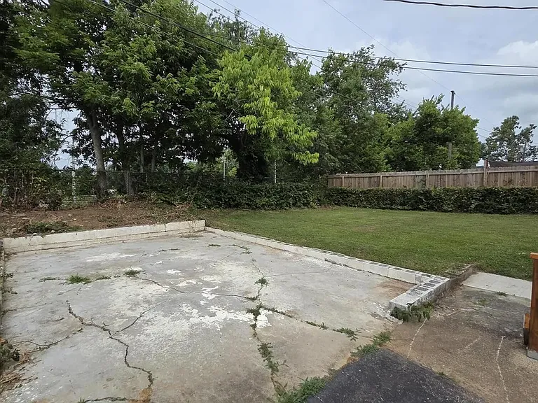 1021 Saint Martins Ave — Photo 11