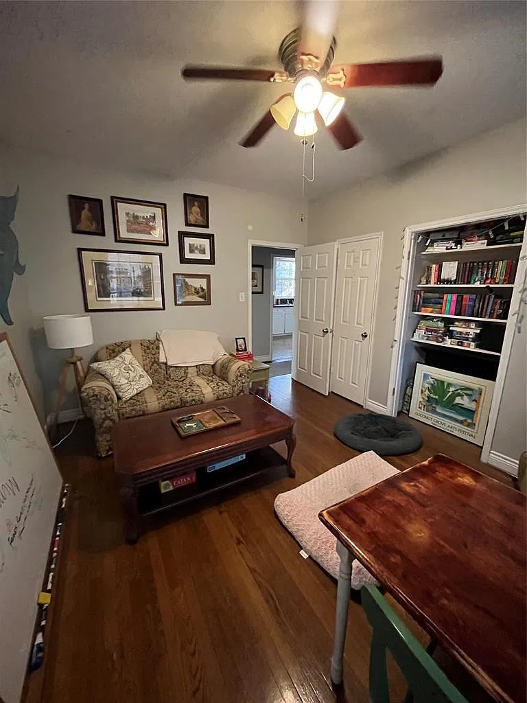 3 bed, 1.0 bath, 1200 sqft, $2,200 — Photo 1