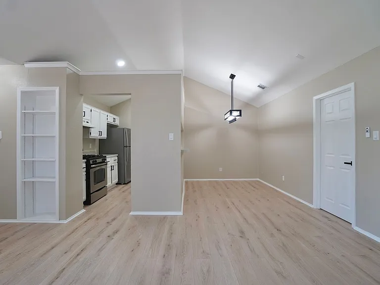 508 Greenlawn Blvd — Photo 4