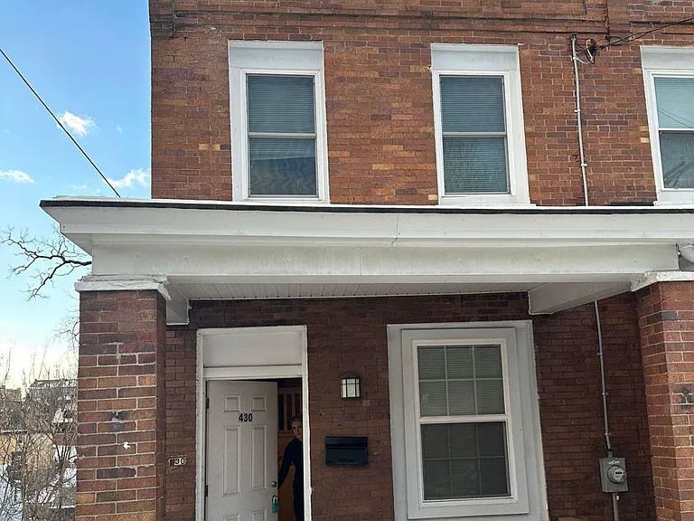430 Kathleen St — Photo 1