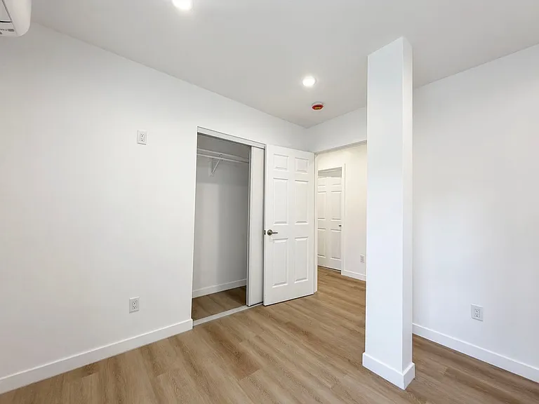 2247 Earl Ave — Photo 10