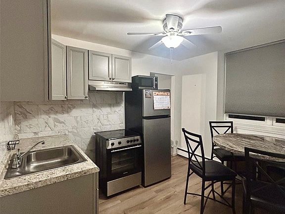 3rd image of 315 King St APT Lg