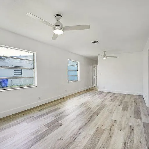 448 NW 2nd Way — Photo 6