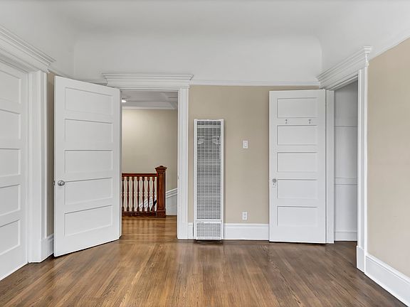 2nd image of 605 Clayton St #605