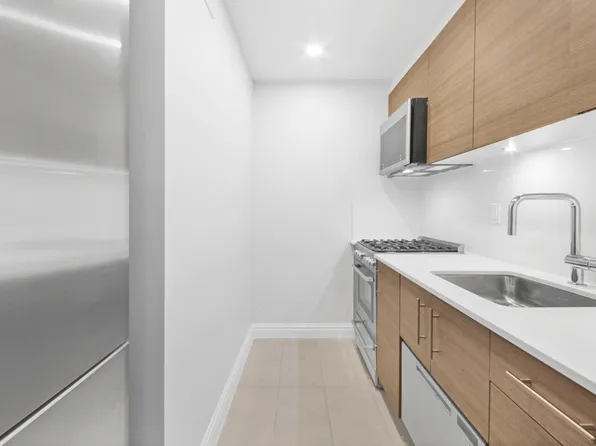 141 East 33rd Street image 4 of 6