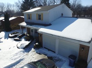 1887 Ridgemoor Dr SE, Grand Rapids, MI 49506