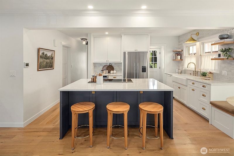 5th image of 5019 36th Avenue NE