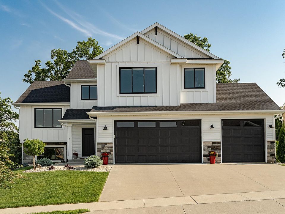 2nd image of 1657 Century Ridge Ln NE