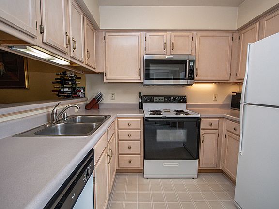 4th image of 9047 Westlake Dr #9047