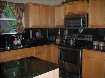 4th image of 2924 Lexington Dr