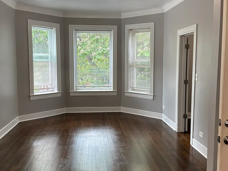 7225 S Champlain Ave — Photo 9