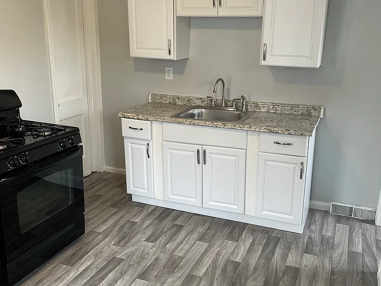 67-69 Sisson St #2 — Photo 3
