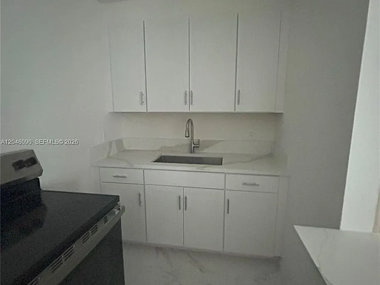 1119 NE 15th St #4 — Photo 4