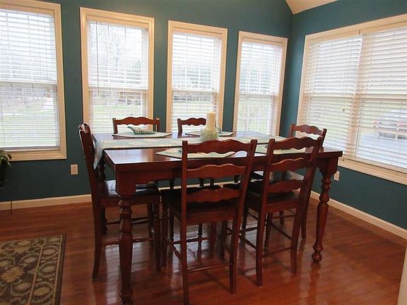5th image of 541 Bradley Ln