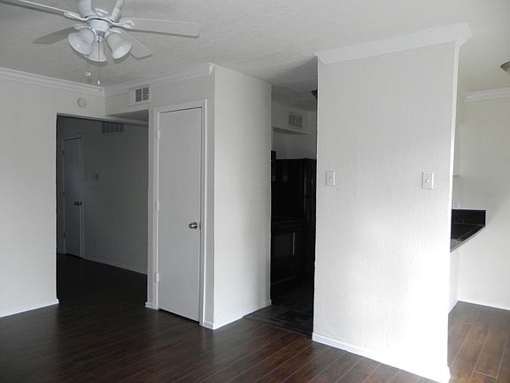 3rd image of 2816 Throckmorton St APT 05